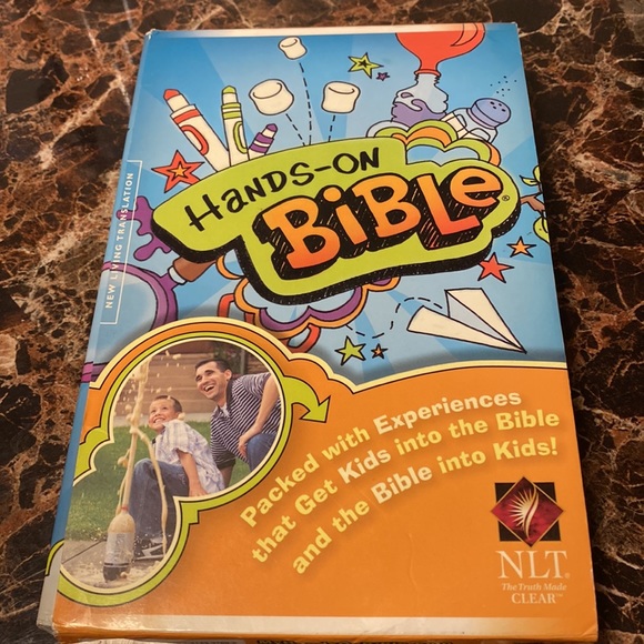 Hands-On Bible NLT (Softcover) Early Childhood Learning Bible. - Picture 8 of 11